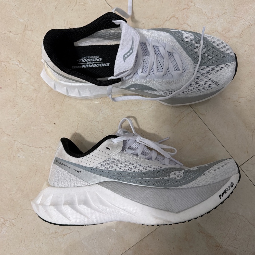 Saucony Women's White and Gray Athletic Shoes